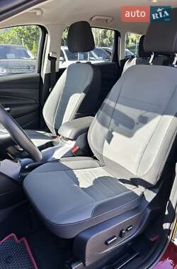 Внедорожник / Кроссовер Ford Escape 2015 в 