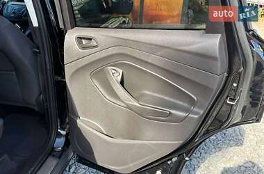 Внедорожник / Кроссовер Ford Escape 2016 в 