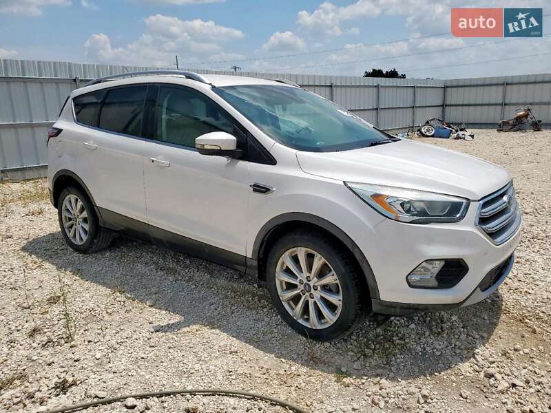 Внедорожник / Кроссовер Ford Escape 2017 в Черкассах