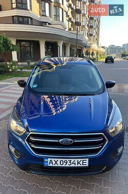 Внедорожник / Кроссовер Ford Escape 2017 в 