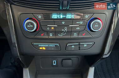 Внедорожник / Кроссовер Ford Escape 2017 в 