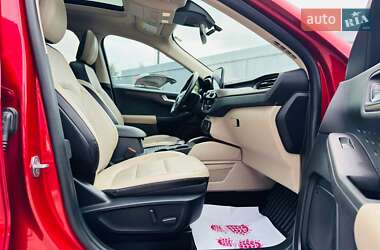 Внедорожник / Кроссовер Ford Escape 2020 в 