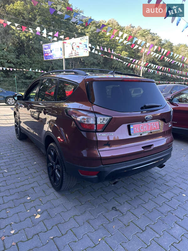 Внедорожник / Кроссовер Ford Escape 2018 в Черновцах