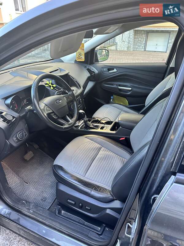 Внедорожник / Кроссовер Ford Escape 2017 в Ивано-Франковске