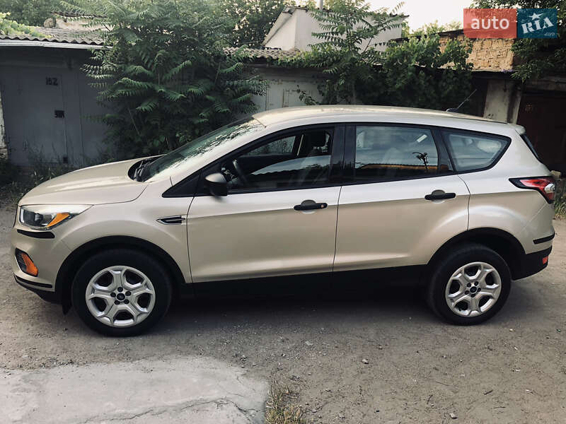 Внедорожник / Кроссовер Ford Escape 2017 в Николаеве