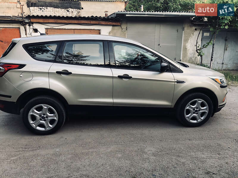 Внедорожник / Кроссовер Ford Escape 2017 в Николаеве