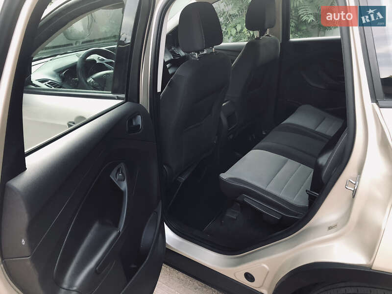 Внедорожник / Кроссовер Ford Escape 2017 в Николаеве