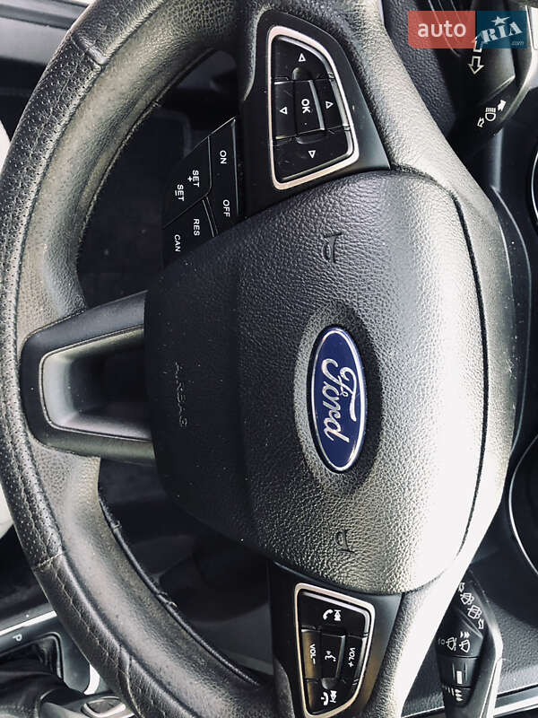 Внедорожник / Кроссовер Ford Escape 2017 в Николаеве