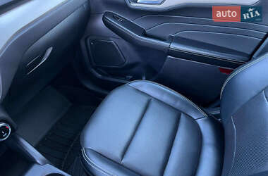 Внедорожник / Кроссовер Ford Escape 2022 в 