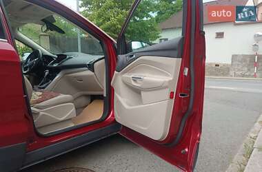 Позашляховик / Кросовер Ford Escape 2013 в 