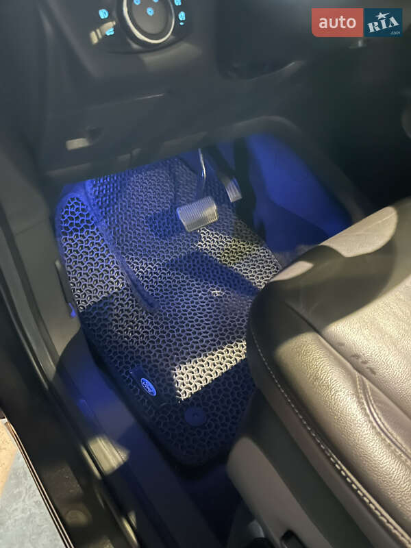 Внедорожник / Кроссовер Ford Escape 2017 в Киеве