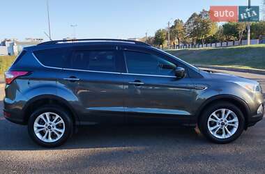 Внедорожник / Кроссовер Ford Escape 2017 в 