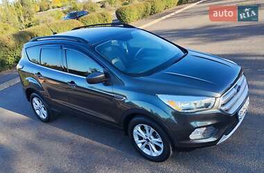 Внедорожник / Кроссовер Ford Escape 2017 в 