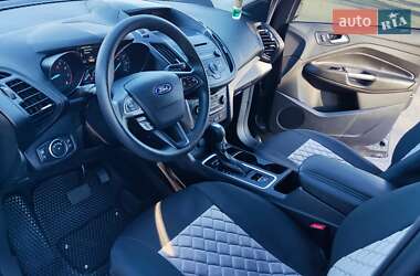 Внедорожник / Кроссовер Ford Escape 2017 в 
