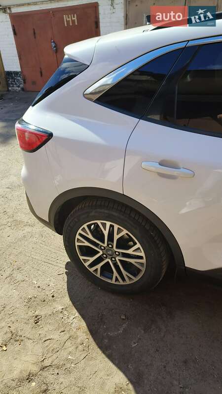 Позашляховик / Кросовер Ford Escape 2020 в Києві