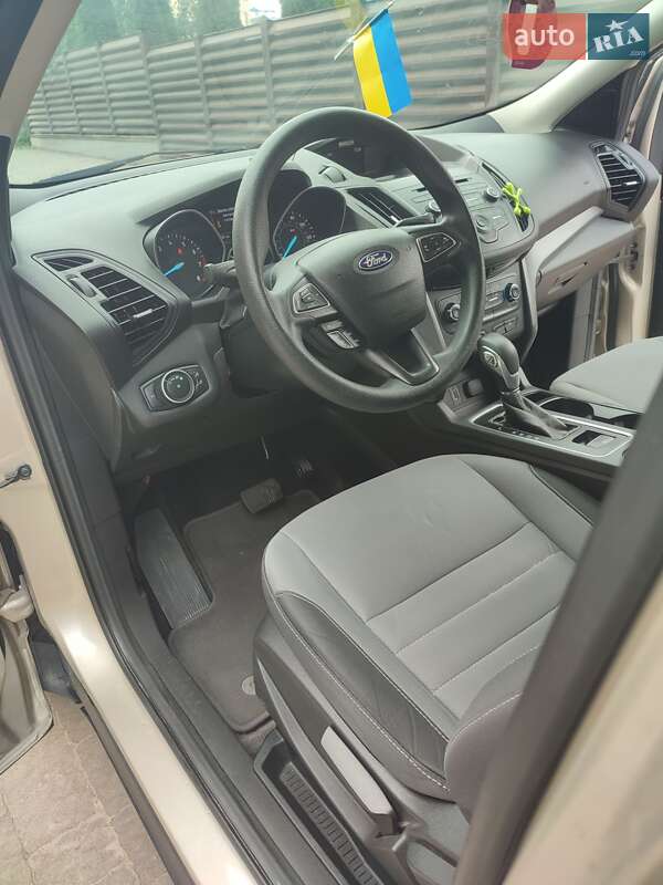 Внедорожник / Кроссовер Ford Escape 2017 в Львове