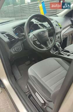 Внедорожник / Кроссовер Ford Escape 2017 в 