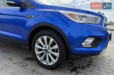 Внедорожник / Кроссовер Ford Escape 2017 в 