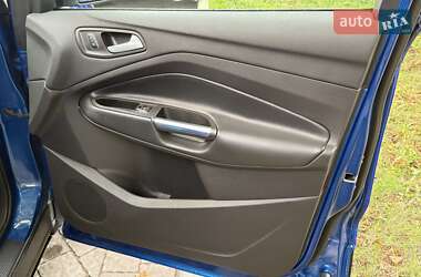 Внедорожник / Кроссовер Ford Escape 2017 в 