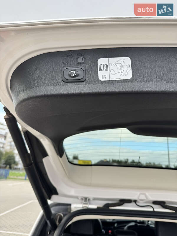 Внедорожник / Кроссовер Ford Escape 2019 в Шептицькому