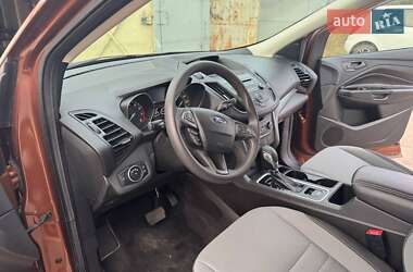 Внедорожник / Кроссовер Ford Escape 2016 в 
