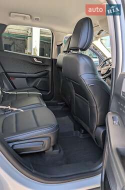 Внедорожник / Кроссовер Ford Escape 2019 в 