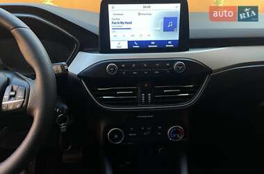 Внедорожник / Кроссовер Ford Escape 2021 в 