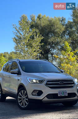 Внедорожник / Кроссовер Ford Escape 2017 в 