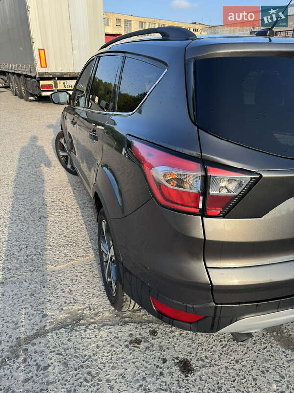 Внедорожник / Кроссовер Ford Escape 2016 в Львове