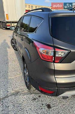 Внедорожник / Кроссовер Ford Escape 2016 в 