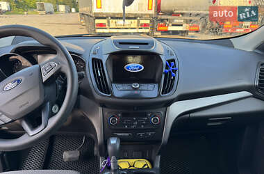 Внедорожник / Кроссовер Ford Escape 2016 в 