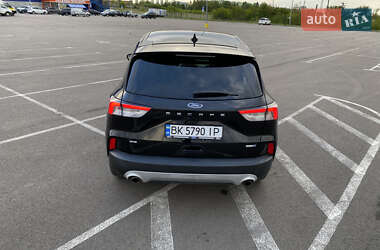 Внедорожник / Кроссовер Ford Escape 2020 в 