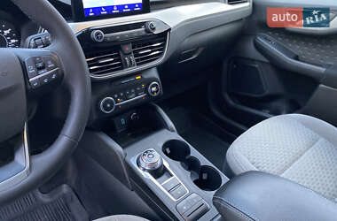 Внедорожник / Кроссовер Ford Escape 2020 в 