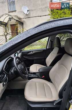 Внедорожник / Кроссовер Ford Escape 2021 в 