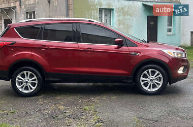 Внедорожник / Кроссовер Ford Escape 2019 в 