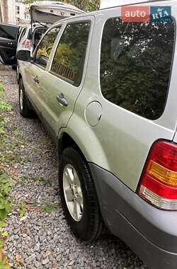Внедорожник / Кроссовер Ford Escape 2006 в 