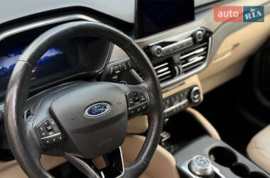Внедорожник / Кроссовер Ford Escape 2020 в 
