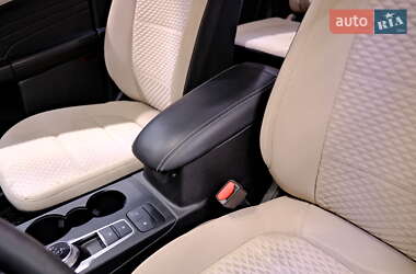 Внедорожник / Кроссовер Ford Escape 2021 в 