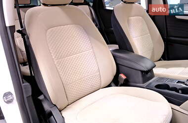Внедорожник / Кроссовер Ford Escape 2021 в 