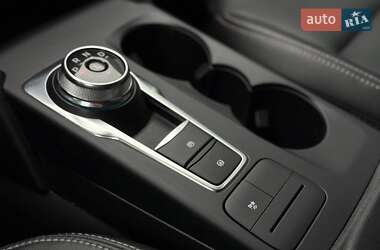 Внедорожник / Кроссовер Ford Escape 2021 в 