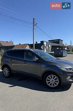 Внедорожник / Кроссовер Ford Escape 2017 в 