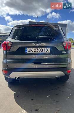 Позашляховик / Кросовер Ford Escape 2018 в 