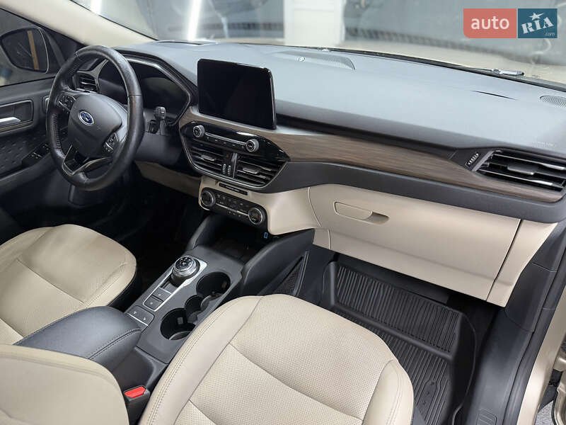 Внедорожник / Кроссовер Ford Escape 2020 в Киеве