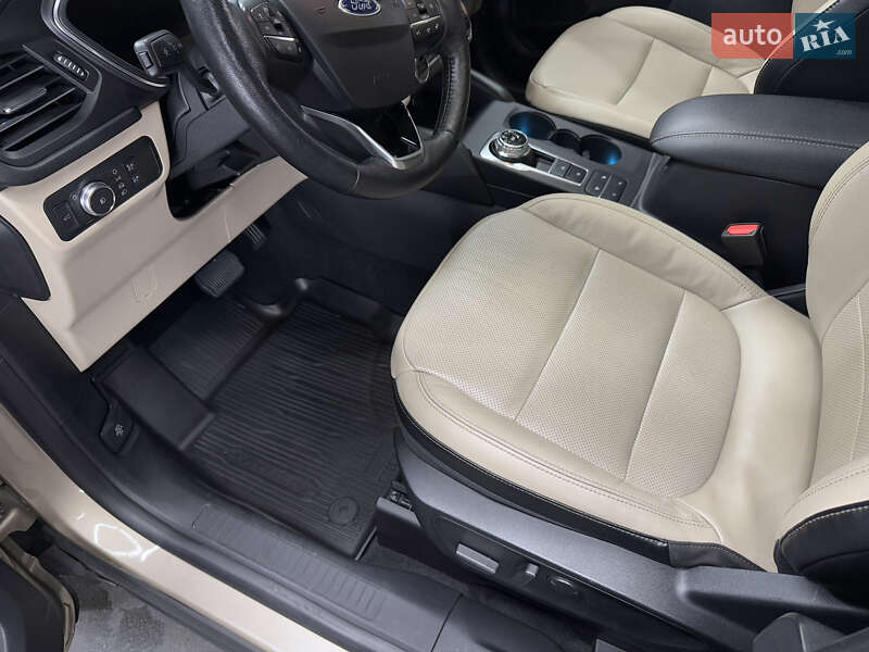 Внедорожник / Кроссовер Ford Escape 2020 в Киеве