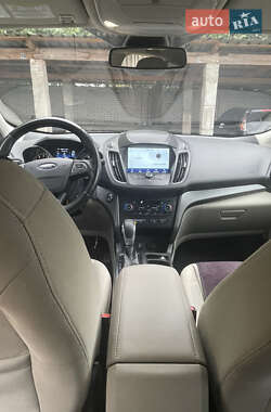 Внедорожник / Кроссовер Ford Escape 2019 в 