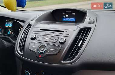 Внедорожник / Кроссовер Ford Escape 2017 в 