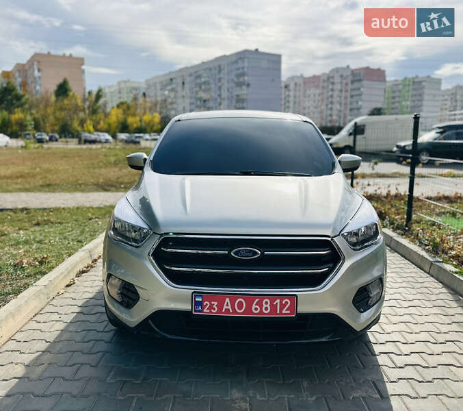Внедорожник / Кроссовер Ford Escape 2017 в Полтаве