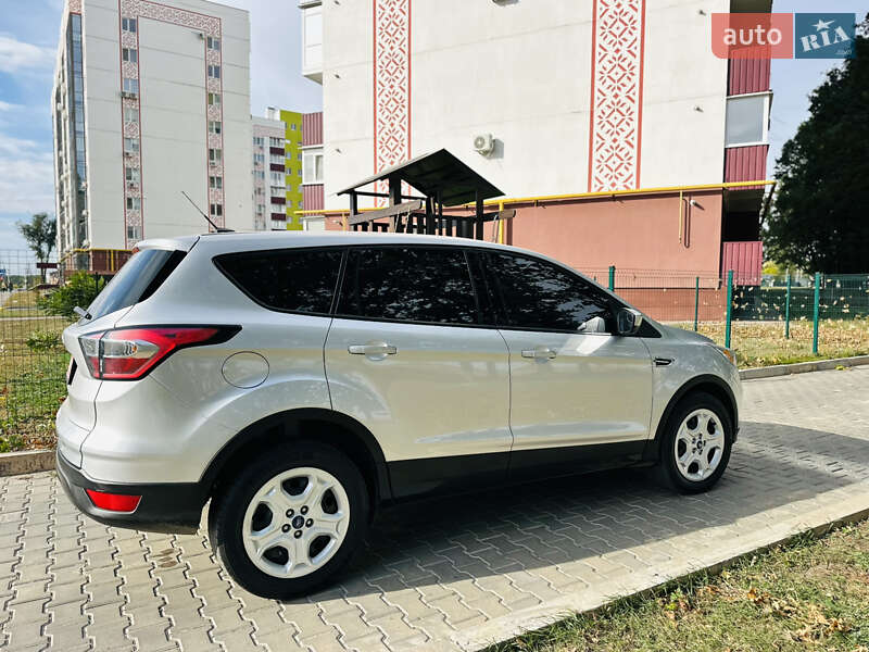 Внедорожник / Кроссовер Ford Escape 2017 в Полтаве