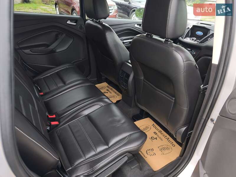 Внедорожник / Кроссовер Ford Escape 2017 в Стрые