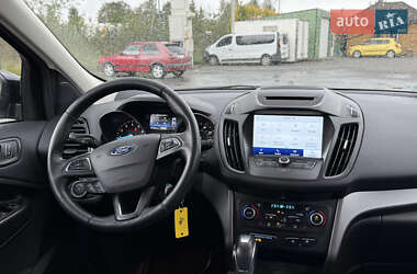 Внедорожник / Кроссовер Ford Escape 2018 в 